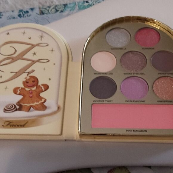 BNIB~Too Faced Let it Snow Globes Limited Edition Makeup Collection - Picture 14 of 14